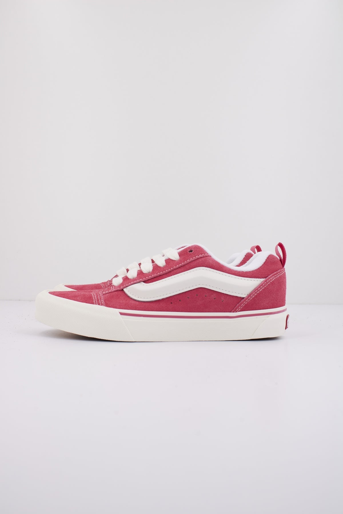 VANS KNU SKOOL RETRO en color ROSA  (1)