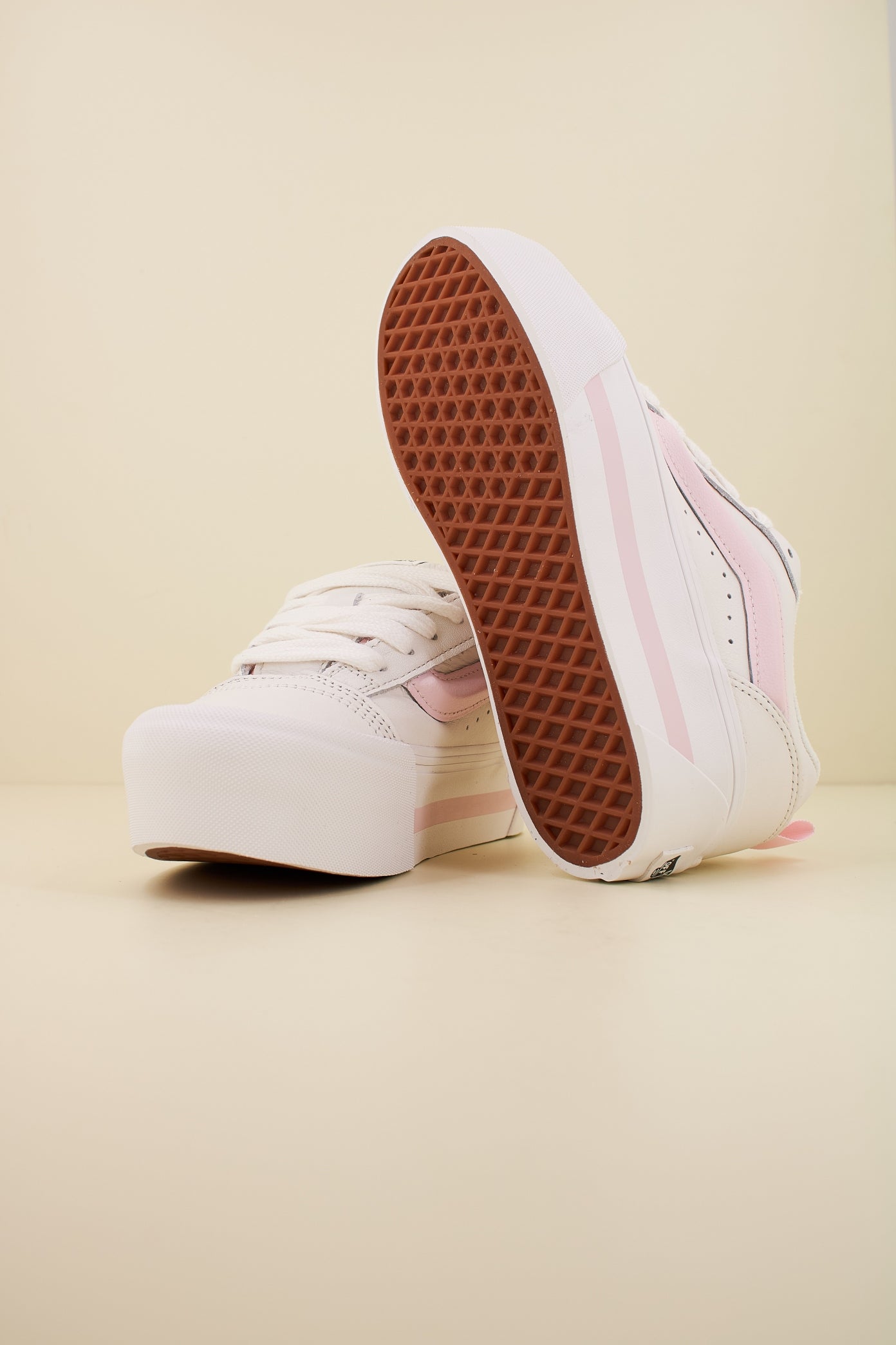 VANS KNU STACK en color BLANCO  (4)