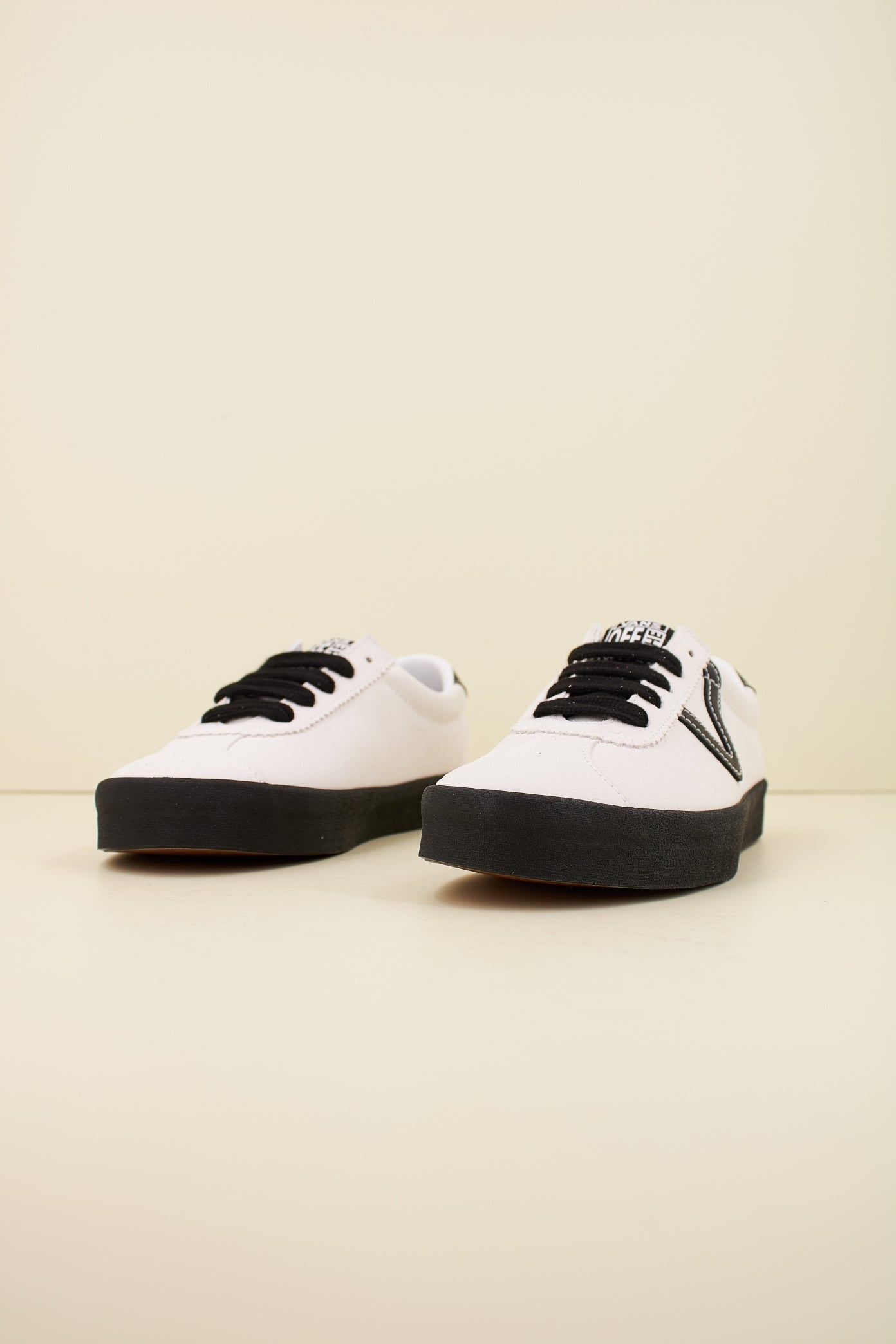 VANS SPORT LOW SUEDE en color BLANCO  (2)