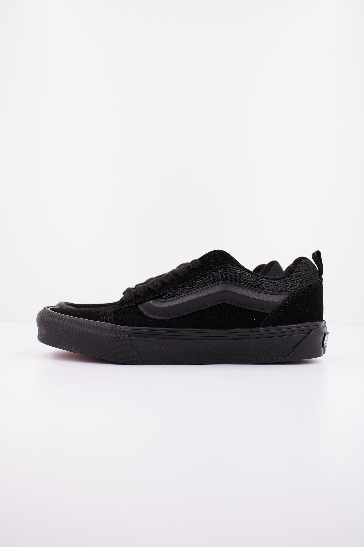 VANS KNU SKOOL en color NEGRO  (1)