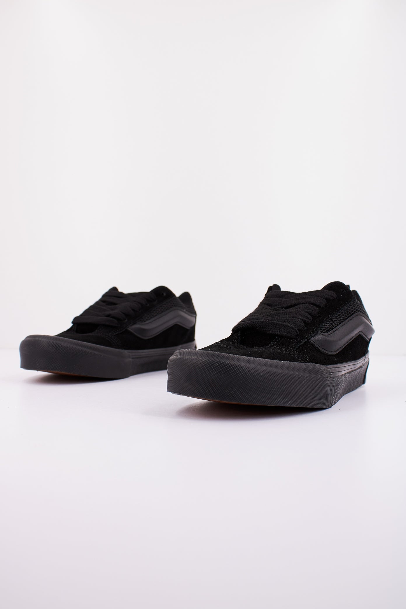 VANS KNU SKOOL en color NEGRO  (2)