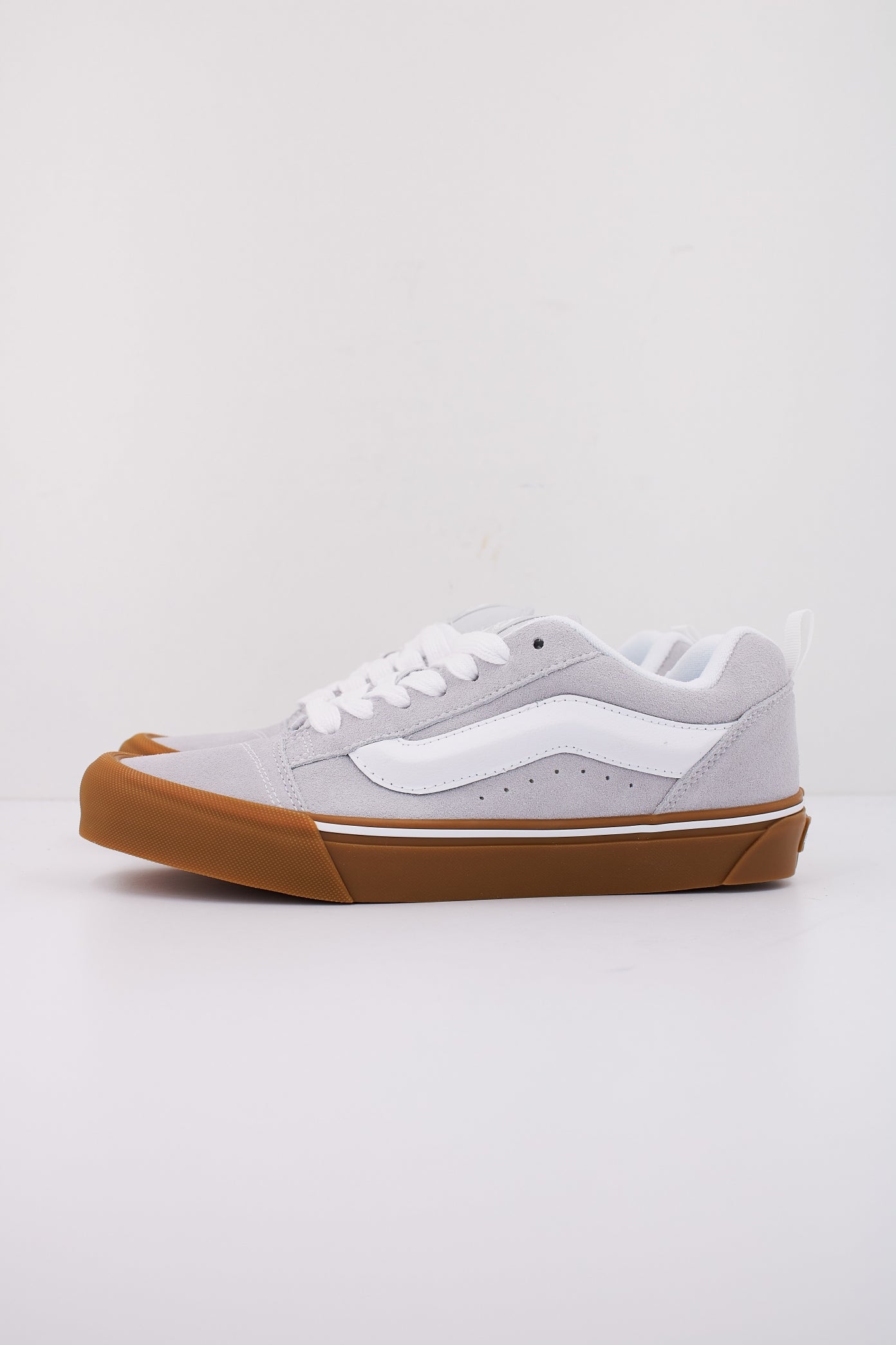 VANS KNU SKOOL en color GRIS  (1)