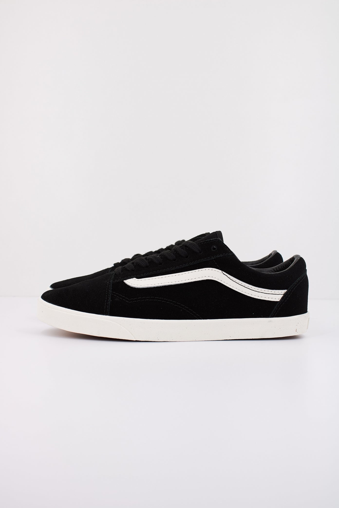 VANS OLD SKOOL LOWPRO en color NEGRO  (1)