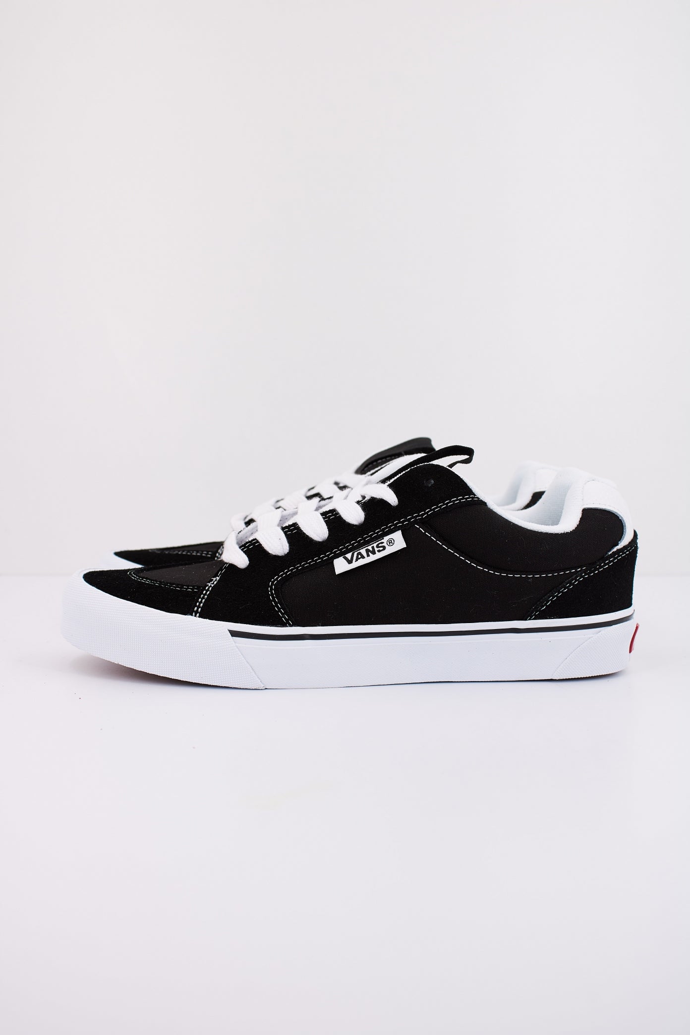 VANS CHUKKA PUSH en color NEGRO  (1)