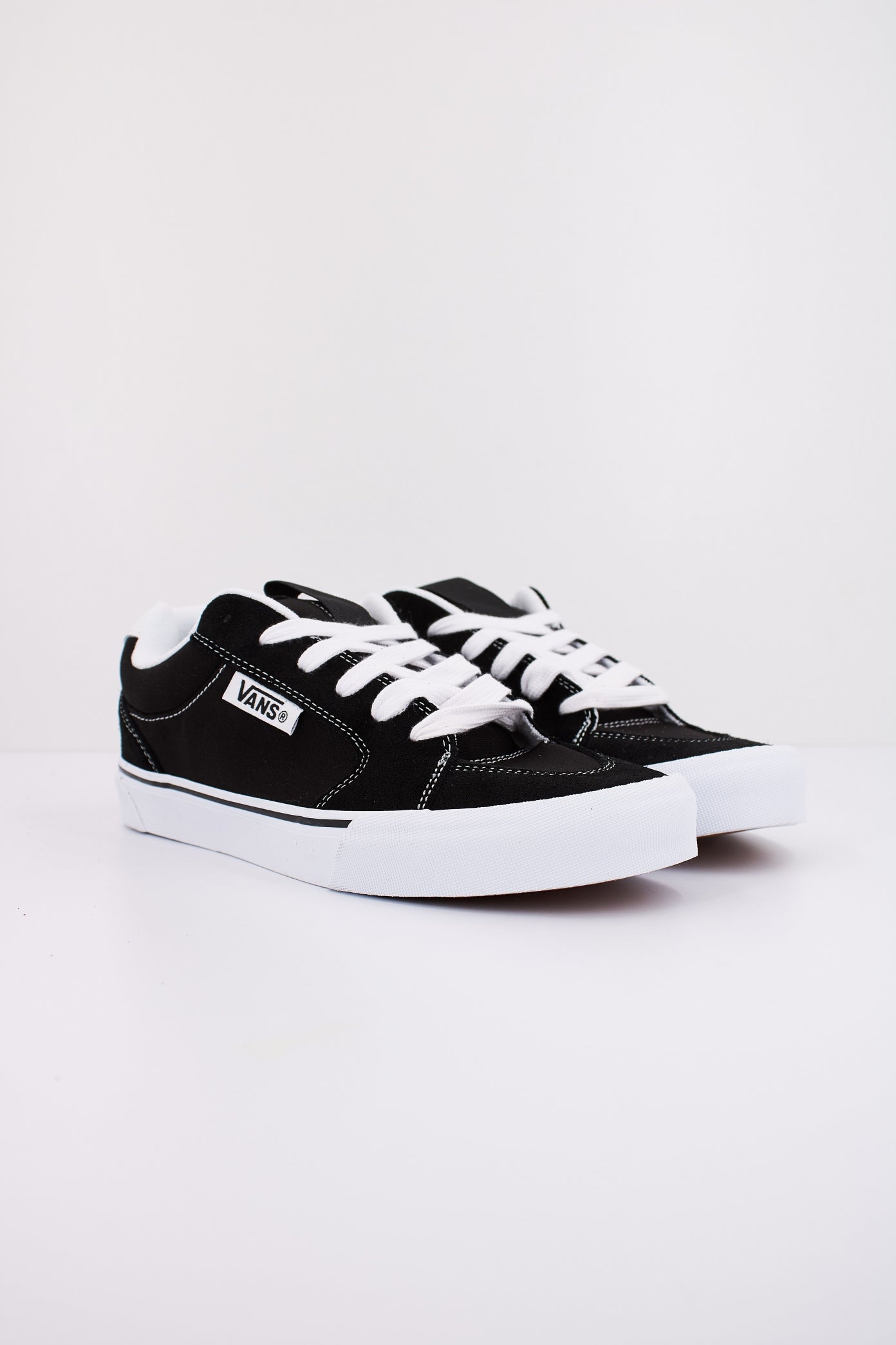 VANS CHUKKA PUSH en color NEGRO  (2)