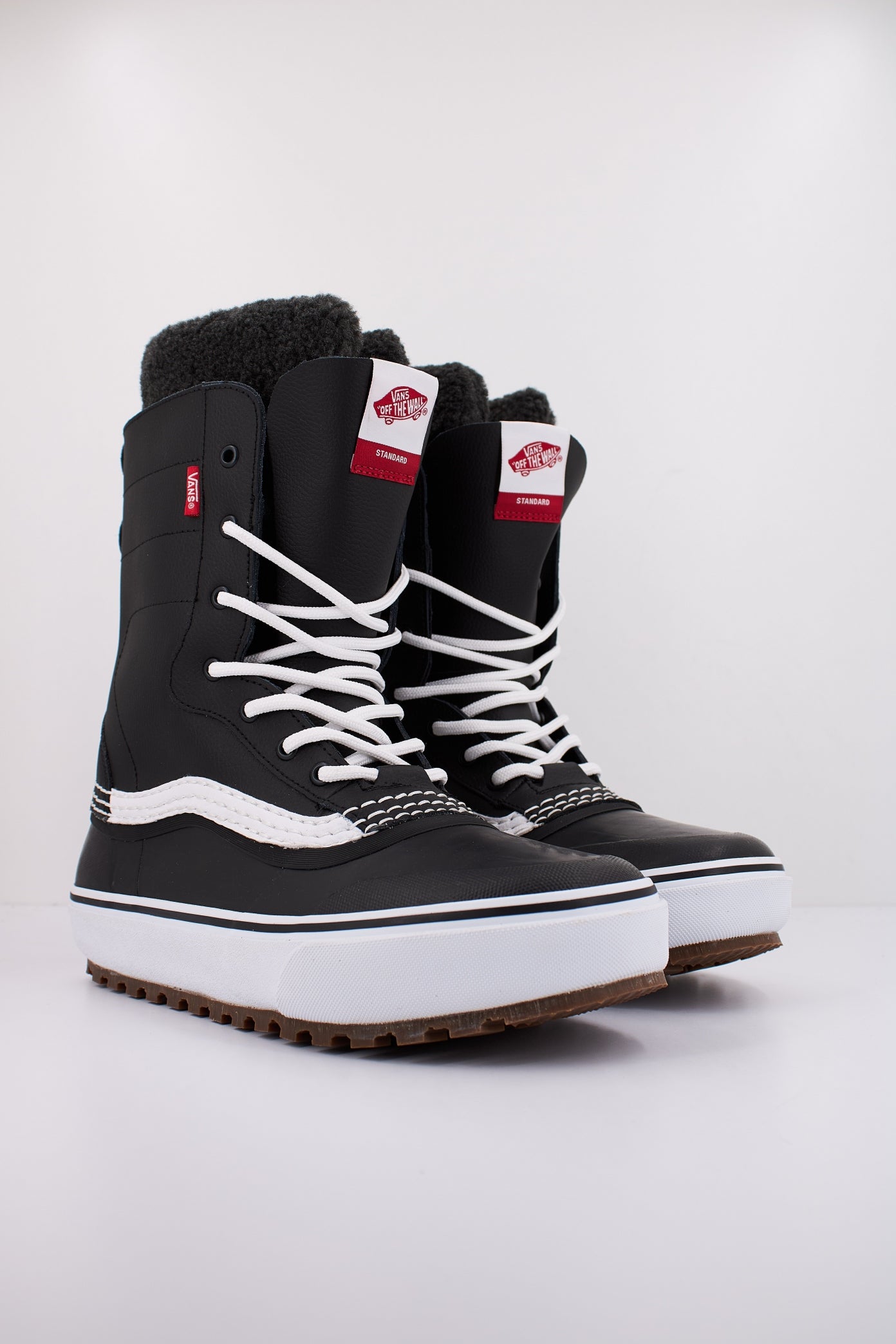 VANS MTE STANDARD WATERPROOF en color NEGRO  (2)