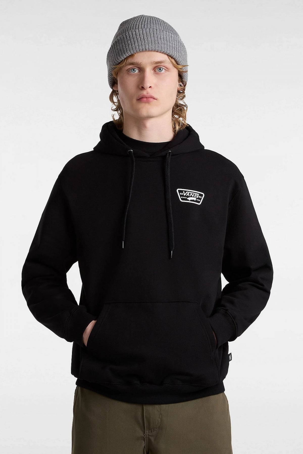 VANS FULL PATCH PULLOVER en color NEGRO  (1)