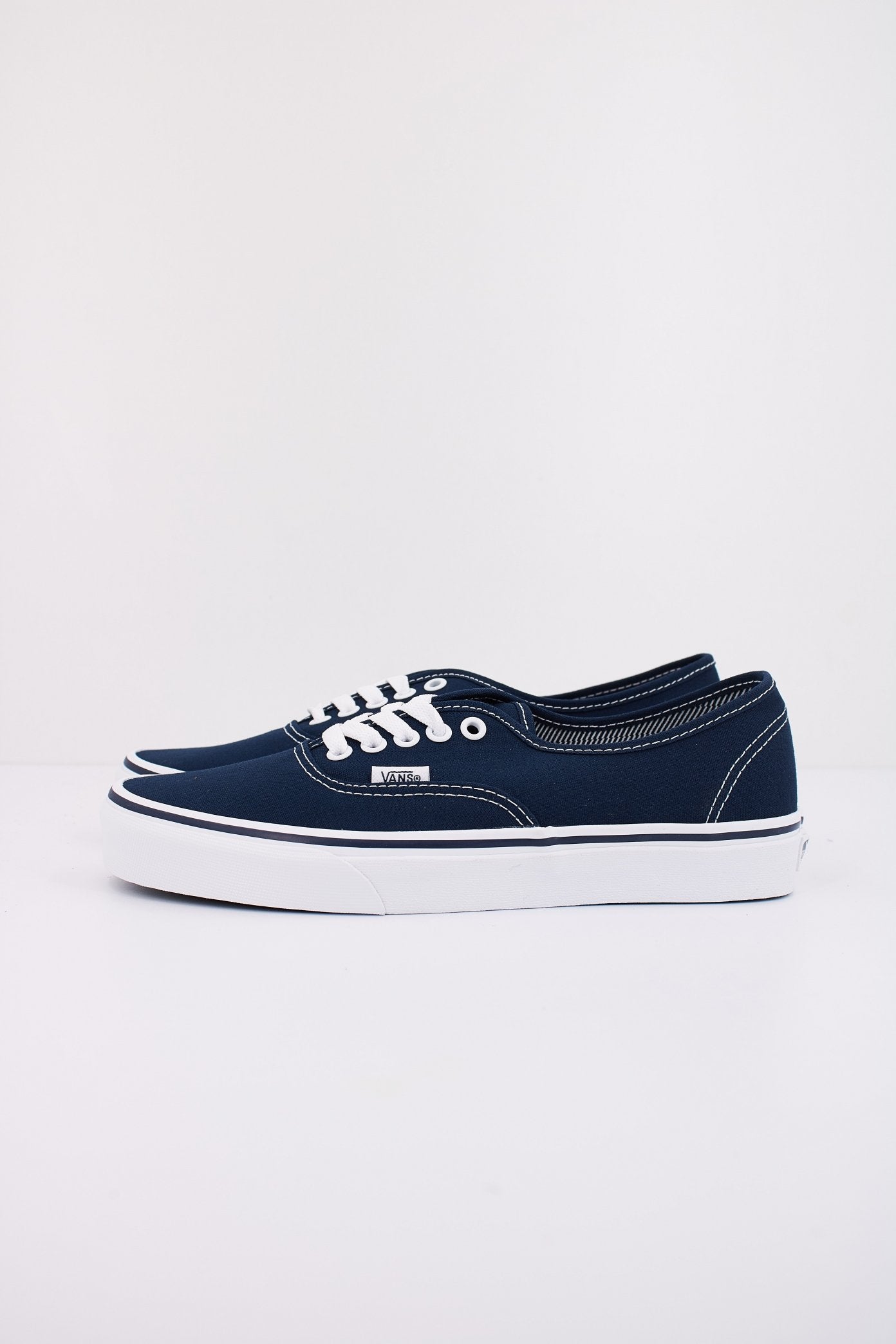 VANS AUTHENTIC en color AZUL  (1)