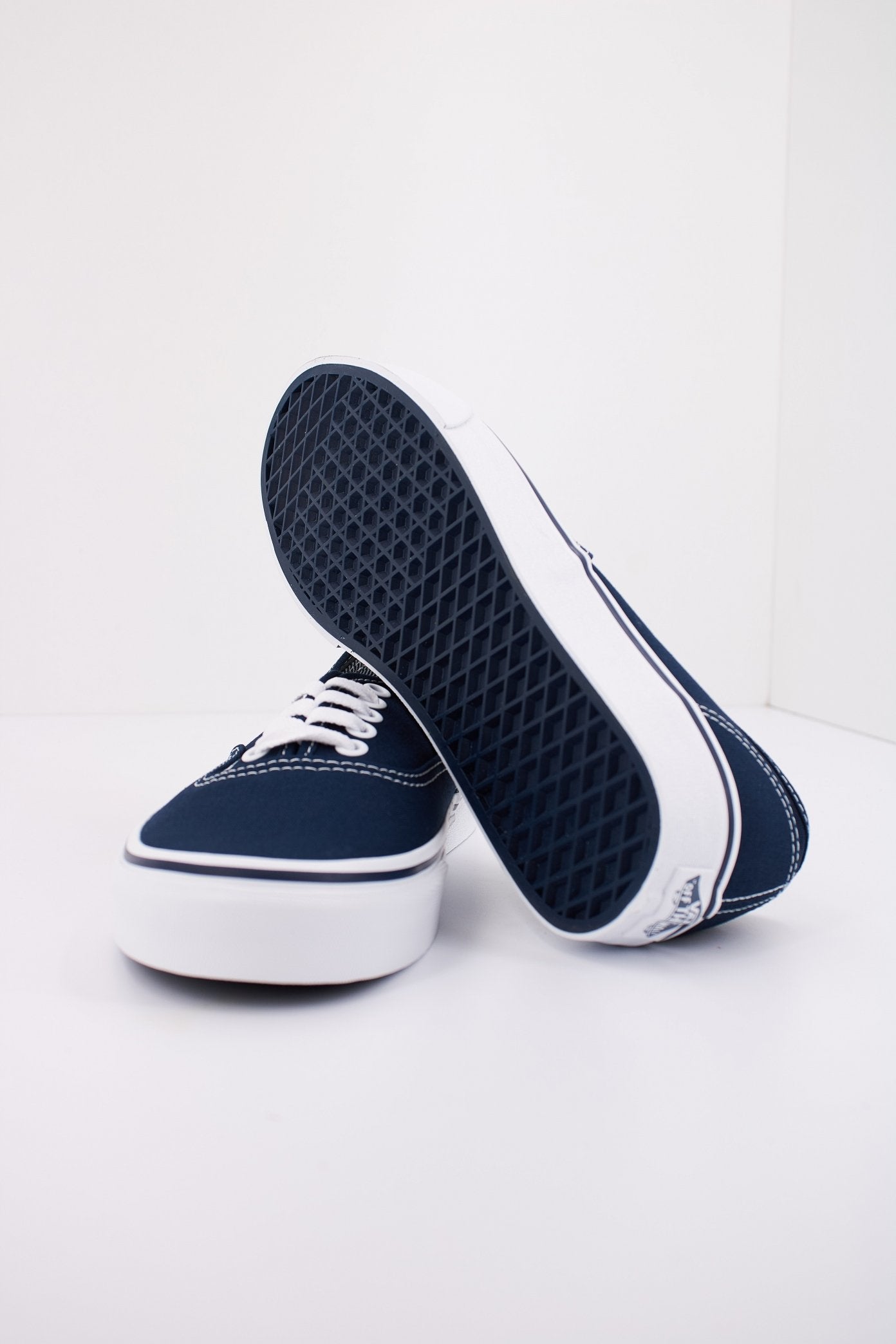 VANS AUTHENTIC en color AZUL  (5)