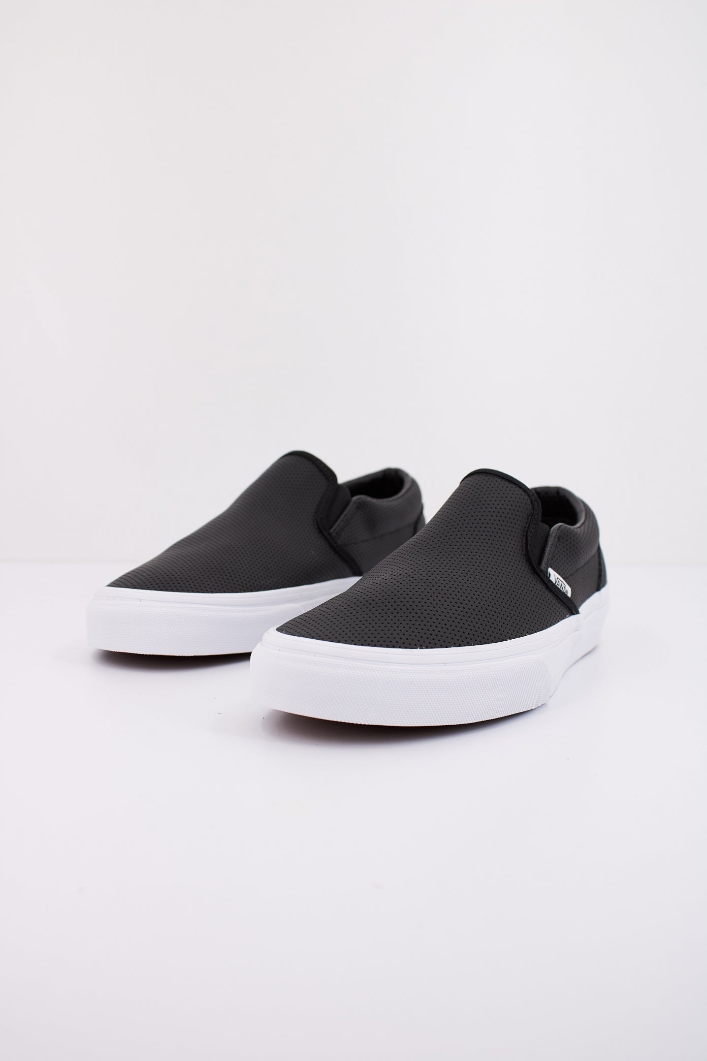 VANS CLASSIC SLIP-ON en color NEGRO  (2)