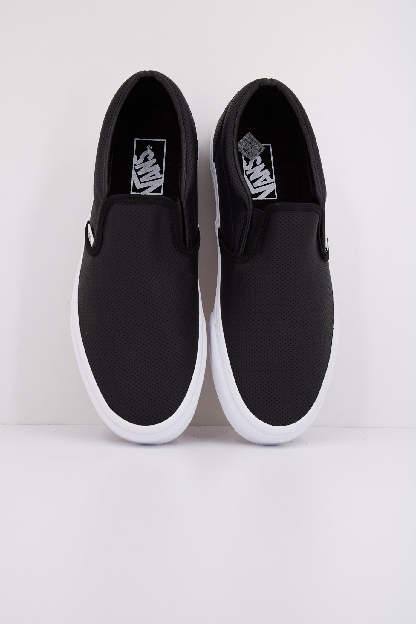 VANS CLASSIC SLIP-ON en color NEGRO  (3)