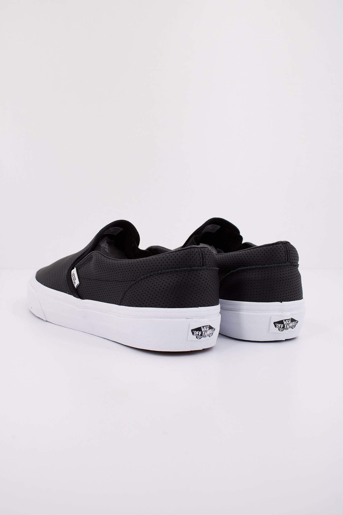 VANS CLASSIC SLIP-ON en color NEGRO  (4)