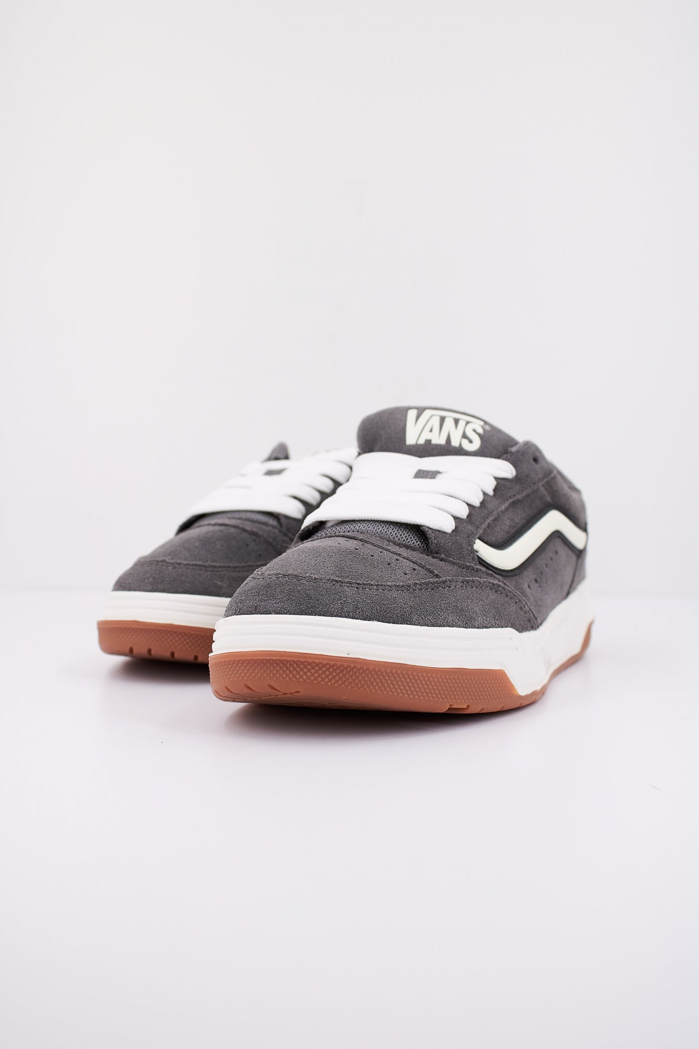 VANS HYLANE en color GRIS  (2)