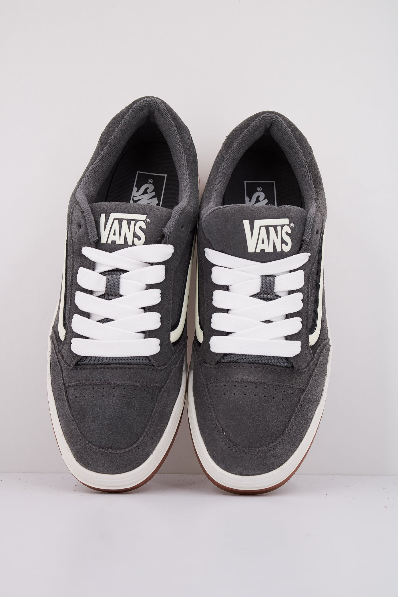 VANS HYLANE en color GRIS  (3)