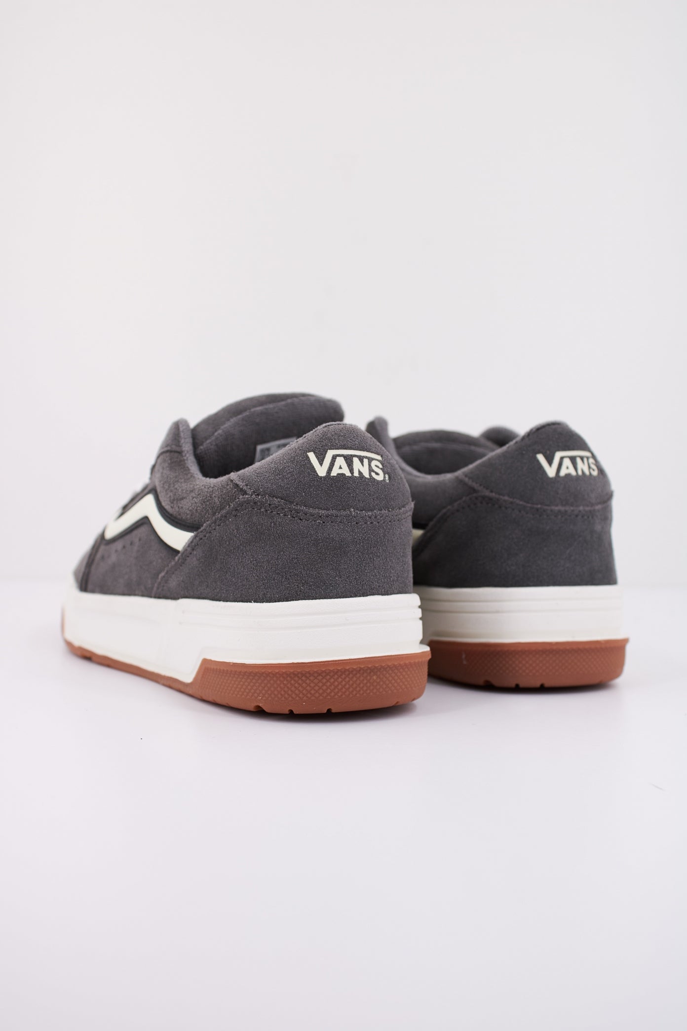 VANS HYLANE en color GRIS  (4)