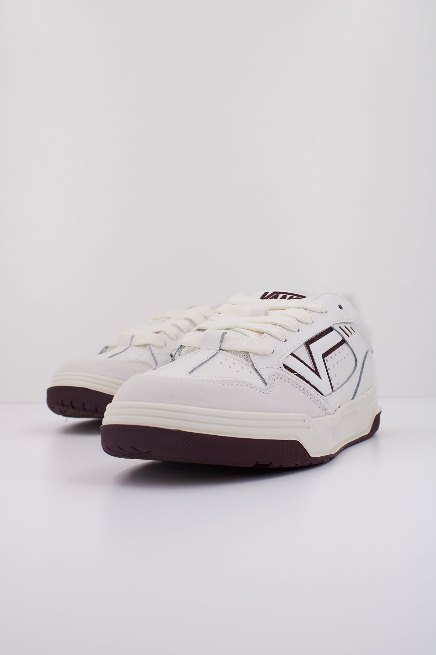 VANS VNDHQU UPLAND en color BLANCO  (2)