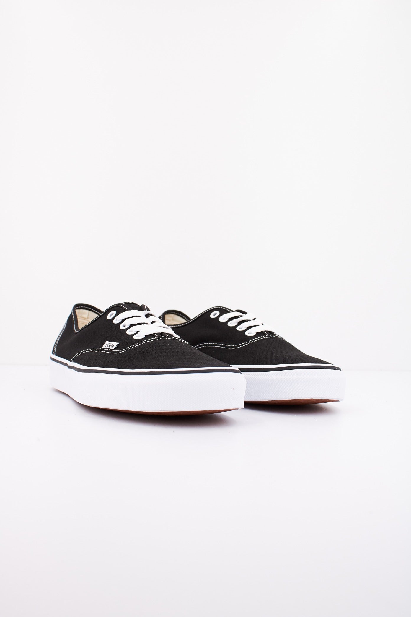 VANS AUTHENTIC en color NEGRO  (2)