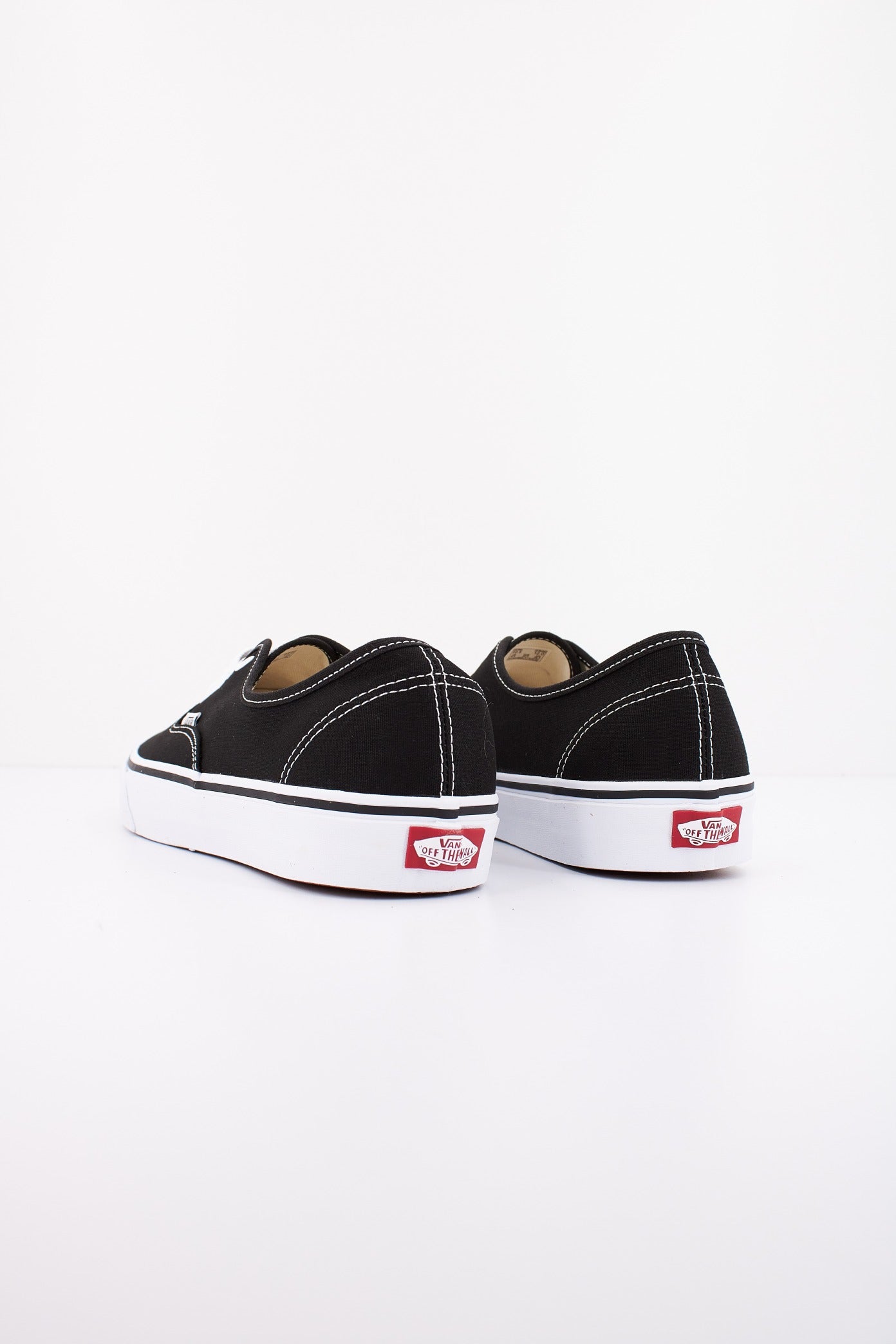 VANS AUTHENTIC en color NEGRO  (3)