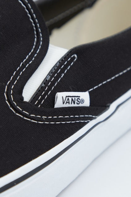 VANS CLASSIC SLIP-ON en color NEGRO  (2)