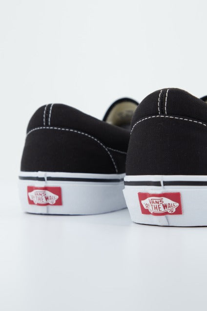 VANS CLASSIC SLIP-ON en color NEGRO  (3)