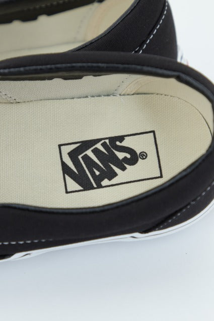 VANS CLASSIC SLIP-ON en color NEGRO  (4)