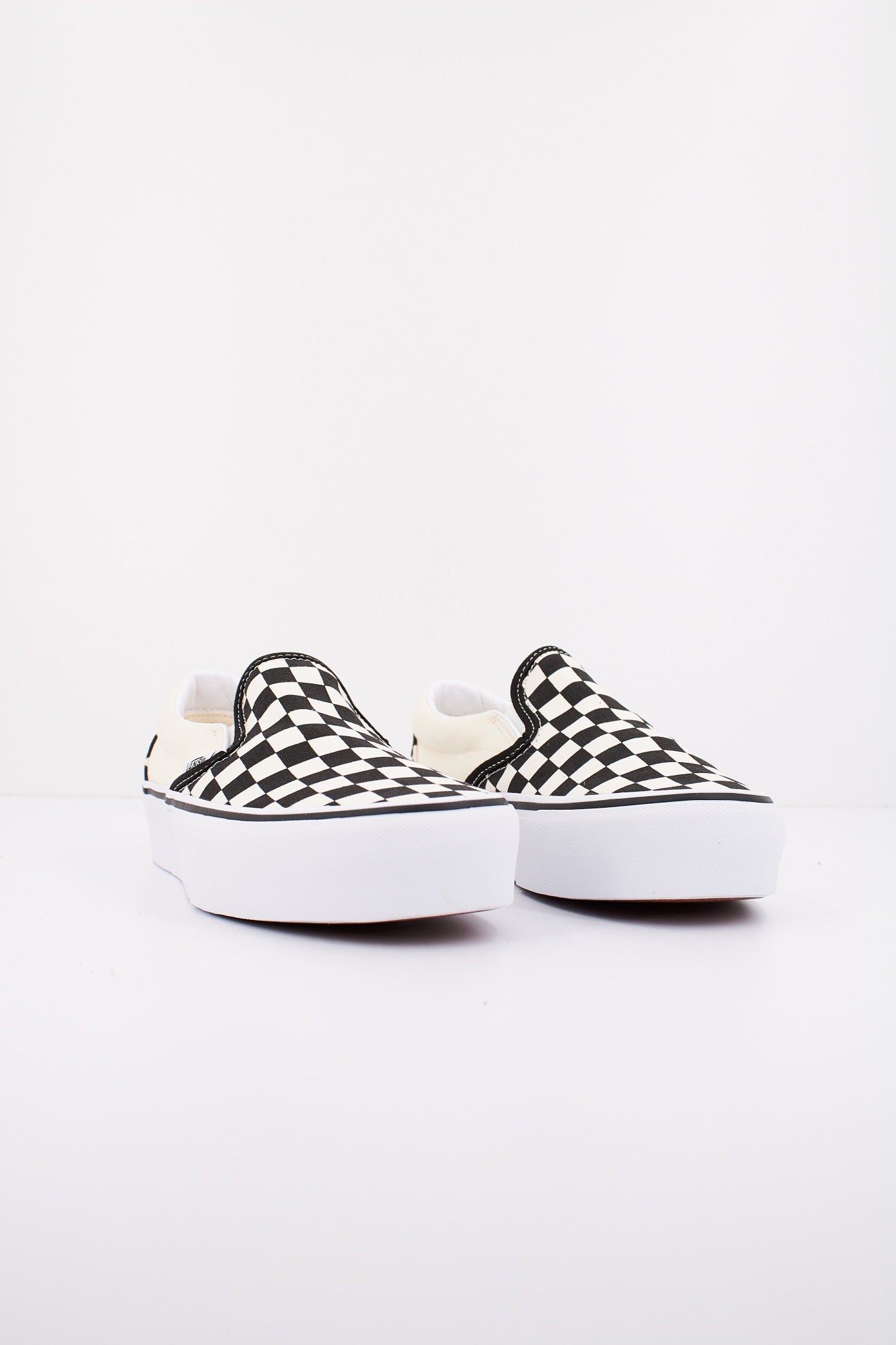 VANS CLASSIC SLIP-ON PLATFORM en color BEIS  (2)