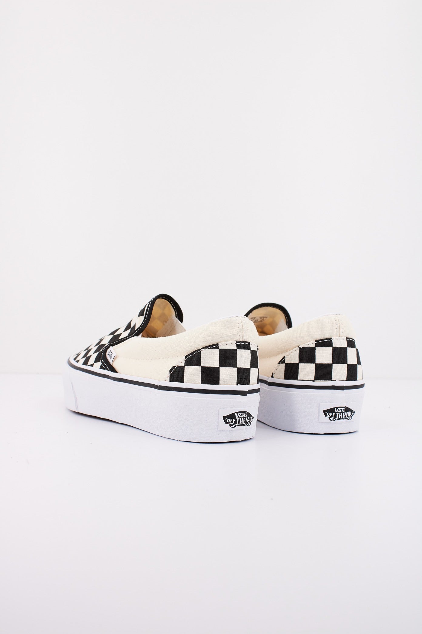 VANS CLASSIC SLIP-ON PLATFORM en color BEIS  (3)