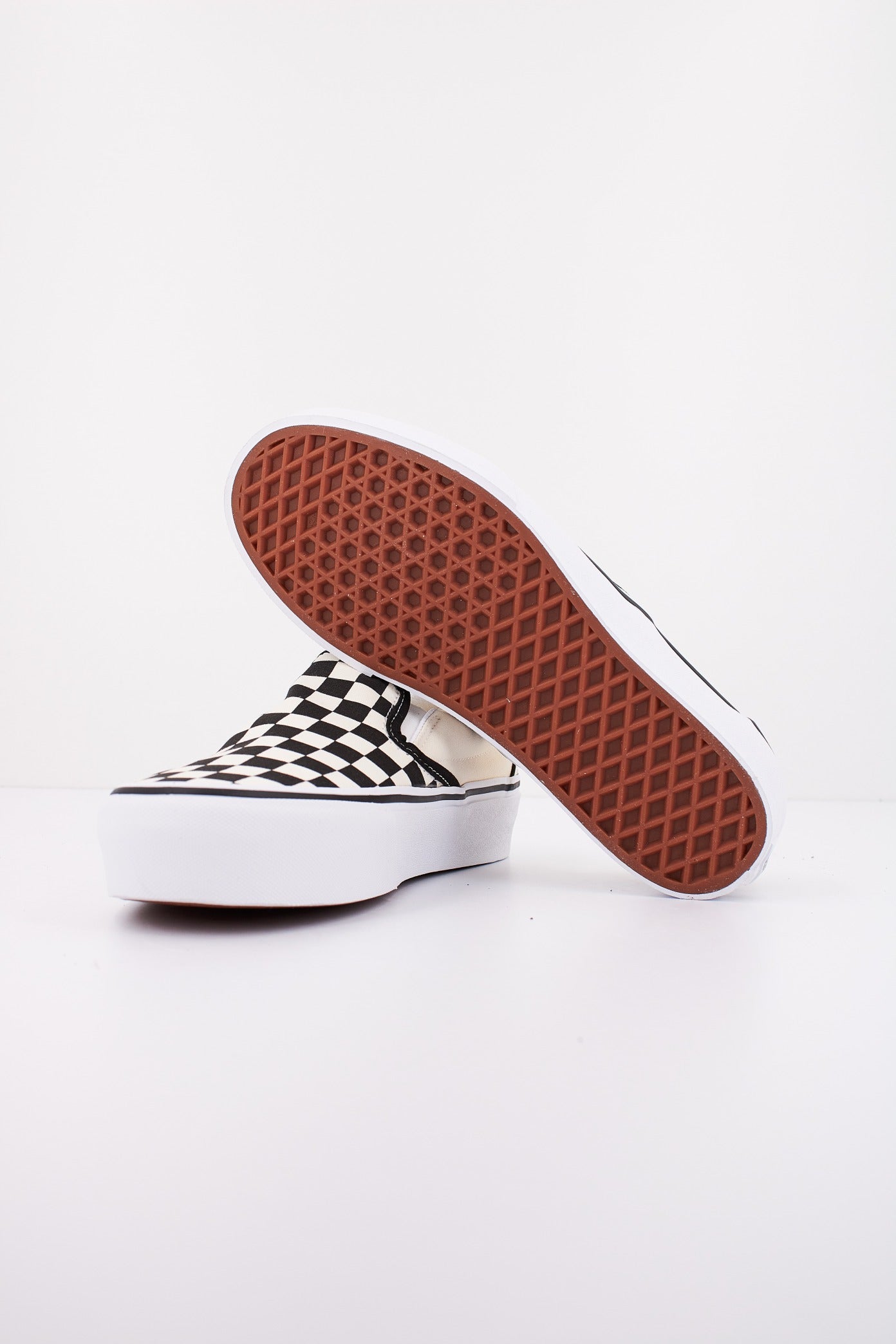 VANS CLASSIC SLIP-ON PLATFORM en color BEIS  (4)