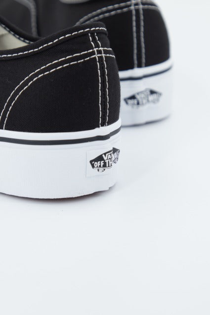 VANS  UA AUTHENTIC PLATFOR BLAC en color NEGRO  (4)