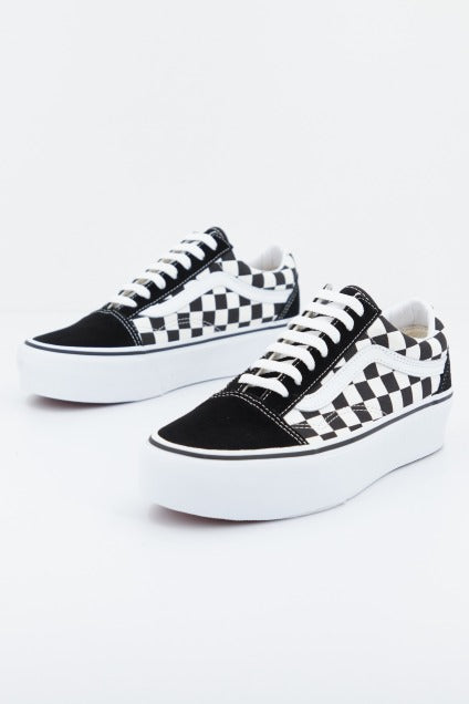 VANS OLD SKOOL PLATFORM en color NEGRO  (1)