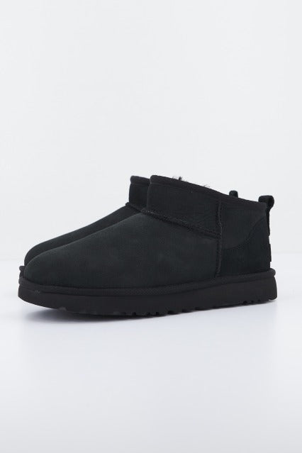 UGG W CLASSIC ULTRA MINI en color NEGRO  (1)