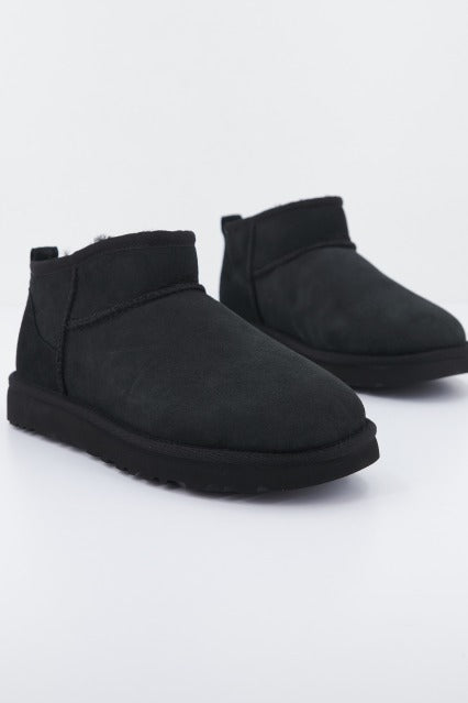 UGG W CLASSIC ULTRA MINI en color NEGRO  (2)