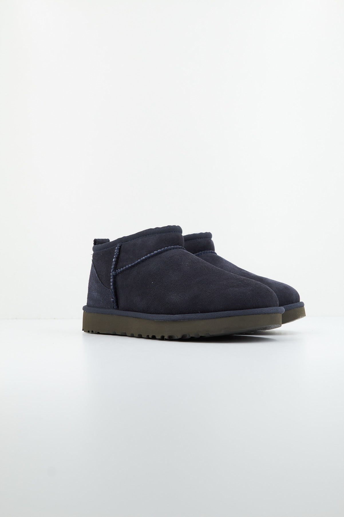 UGG W CLASSIC ULTRA MINI en color AZUL  (2)