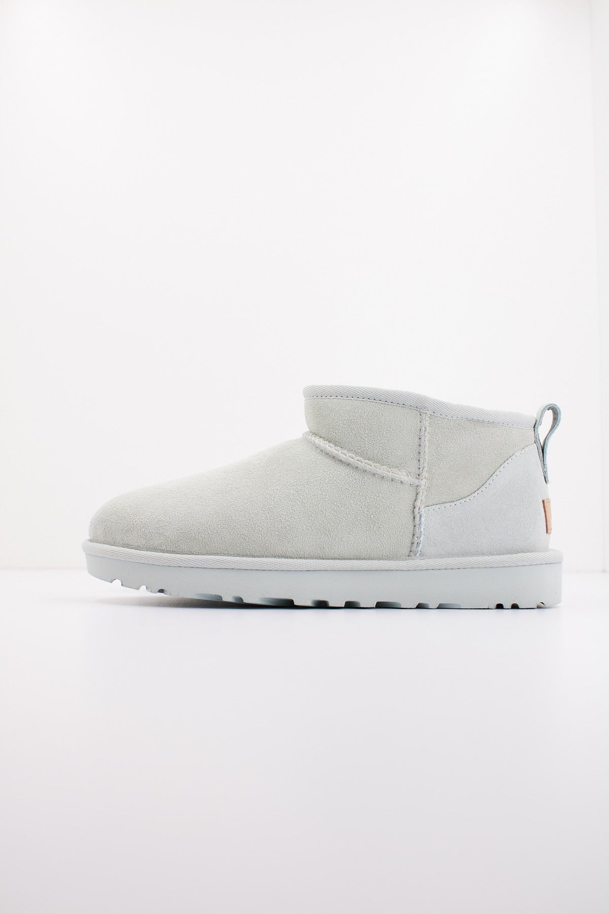 UGG W CLASSIC ULTRA MINI en color GRIS  (1)