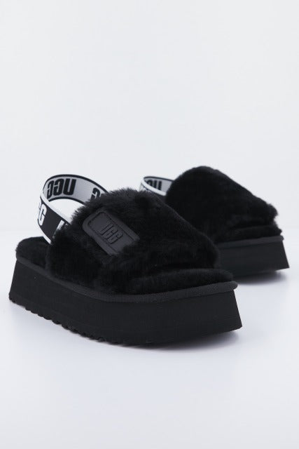 UGG W DISCO SLIDE en color NEGRO  (2)