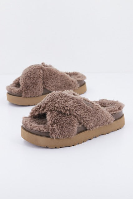 UGG W FUZZ SUGAR CROSS SLIDE en color MARRON  (1)