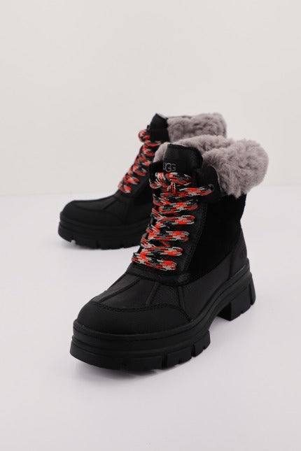 UGG W ASHTON ADDIE en color NEGRO  (2)