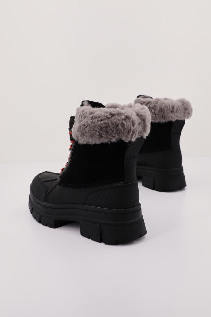 UGG W ASHTON ADDIE en color NEGRO  (3)