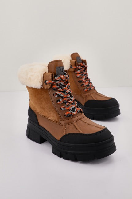 UGG W ASHTON ADDIE en color MARRON  (2)