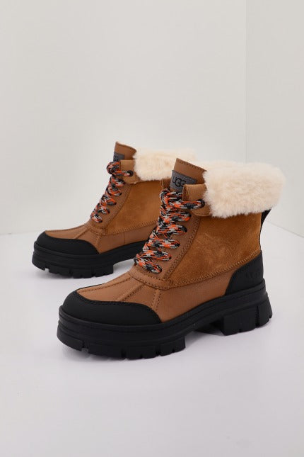 UGG W ASHTON ADDIE en color MARRON  (3)