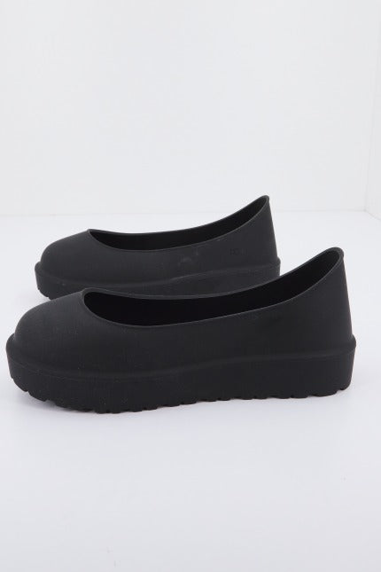 UGG W CLASSIC MAXI TOGGLE en color NEGRO  (3)