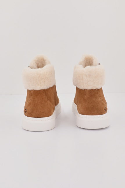 UGG  ALAMEDA MID ZIP en color MARRON  (3)