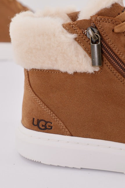 UGG  ALAMEDA MID ZIP en color MARRON  (4)