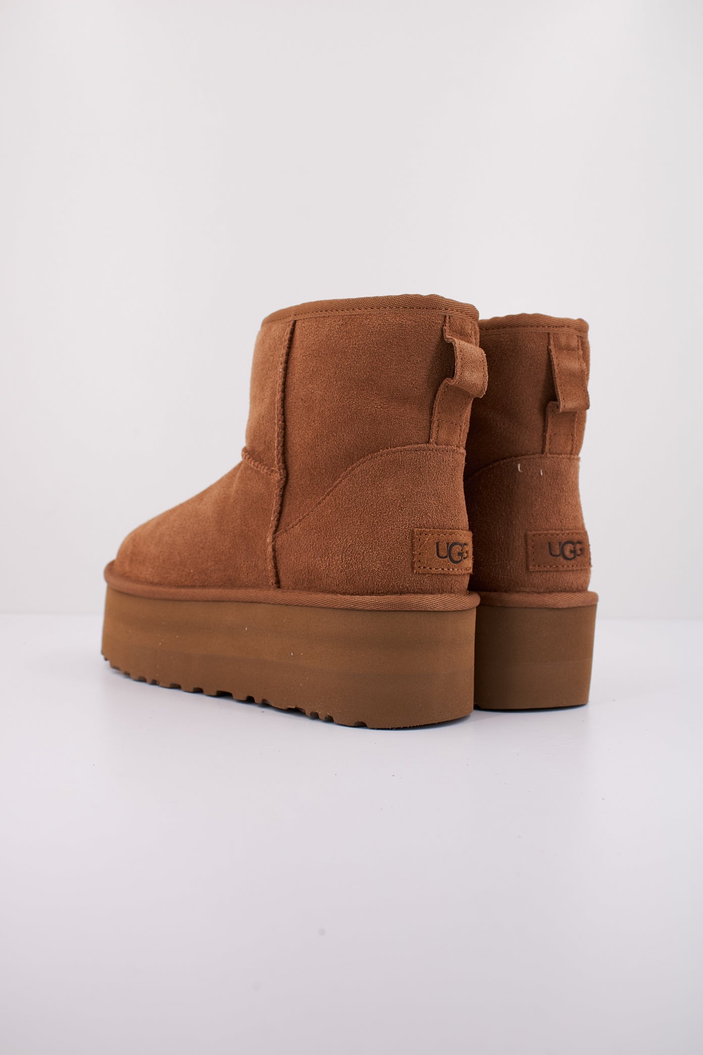 UGG  CLASSIC MINI PLATFORM en color MARRON CLARO  (4)