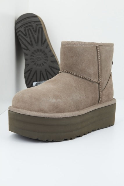 UGG  CLASSIC MINI PLATFORM en color GRIS  (3)