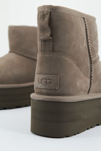 UGG  CLASSIC MINI PLATFORM en color GRIS  (4)