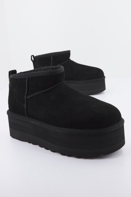 UGG W CLASSIC ULTRA MINI PLATF en color NEGRO  (1)