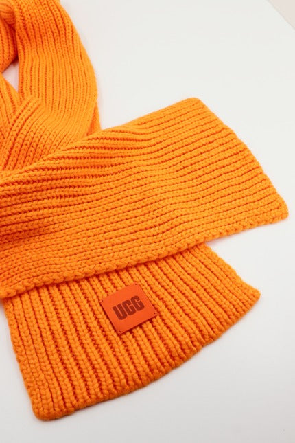 UGG  CHUNKY RIB KNIT SCARF en color NARANJA  (3)