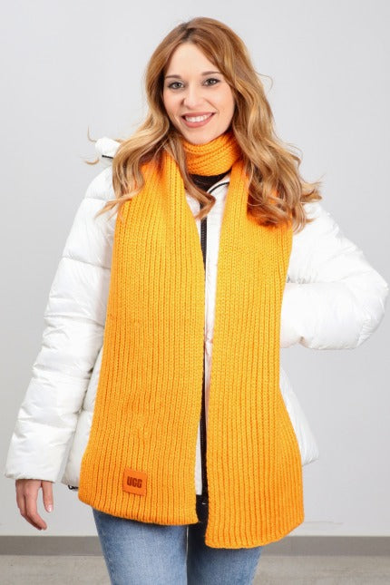 UGG  CHUNKY RIB KNIT SCARF en color NARANJA  (5)