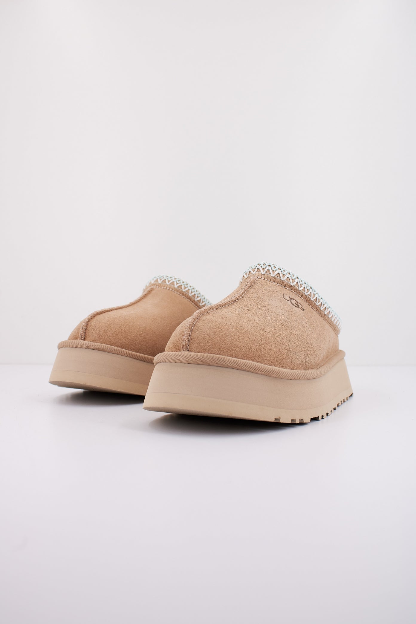 UGG W TAZZ en color MARRON CLARO  (2)